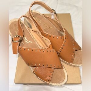 NWB✨Maypol wedge sandal size 38
